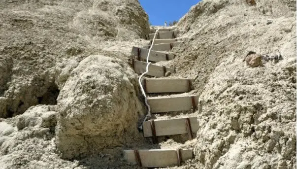 Caminata de exploración con guía bilingüe entre fósiles en el faldeo del Cerro Los Hornos