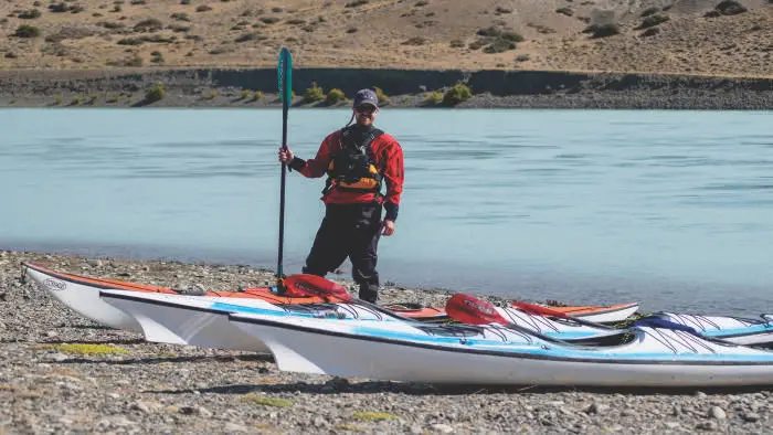 Llegada a Estancia El Rincón Llegada de los kayakistas a la costa de la Estancia El Rincón al finalizar el recorrido de remo