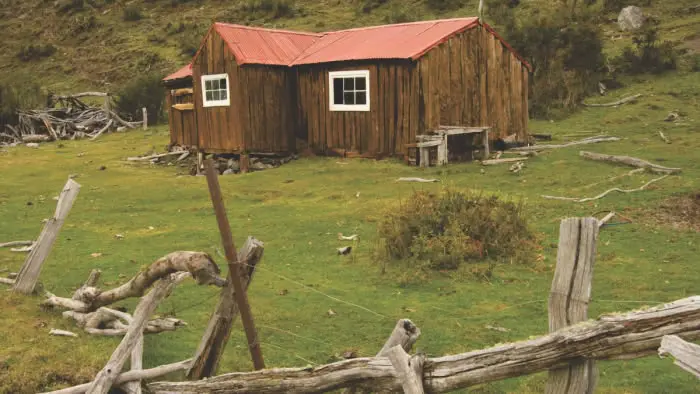 Caminata guiada en Puesto de las Vacas con vista a bosques patagónicos y glaciares