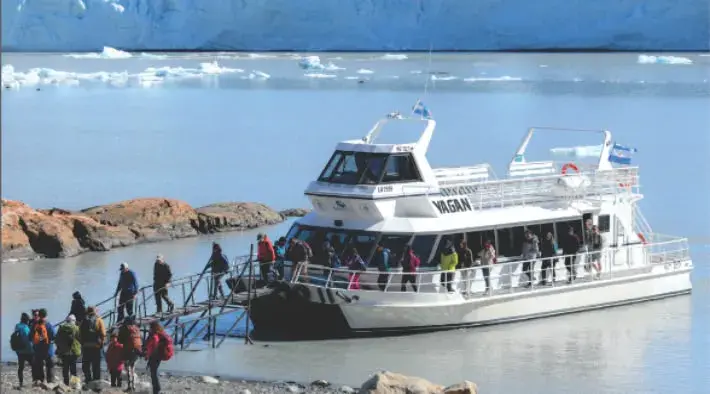 Caminata guiada sobre el hielo del Glaciar Perito Moreno