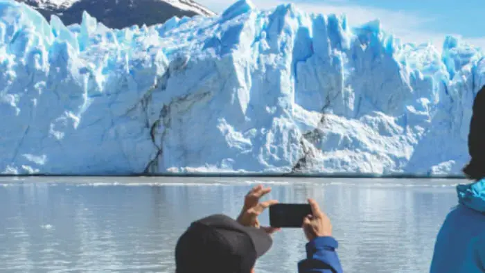 Paisaje del Lago Argentino frente al glaciar