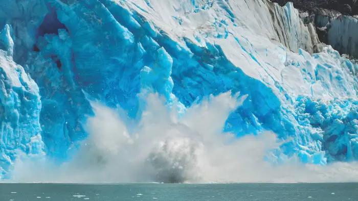 Experiencia inolvidable navegando entre glaciares y témpanos