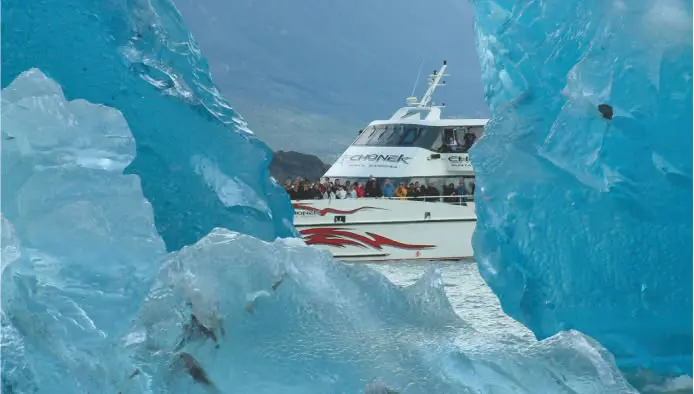Recorrido lacustre frente a los glaciares más altos de la región
