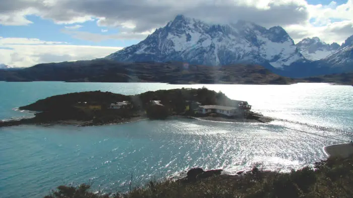 Vista panorámica de los Cuernos del Paine en la excursión full day 4x4.