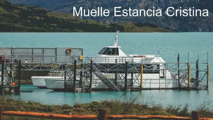 Muelle de embarque en Punta Bandera, punto de partida de las navegaciones por los glaciares