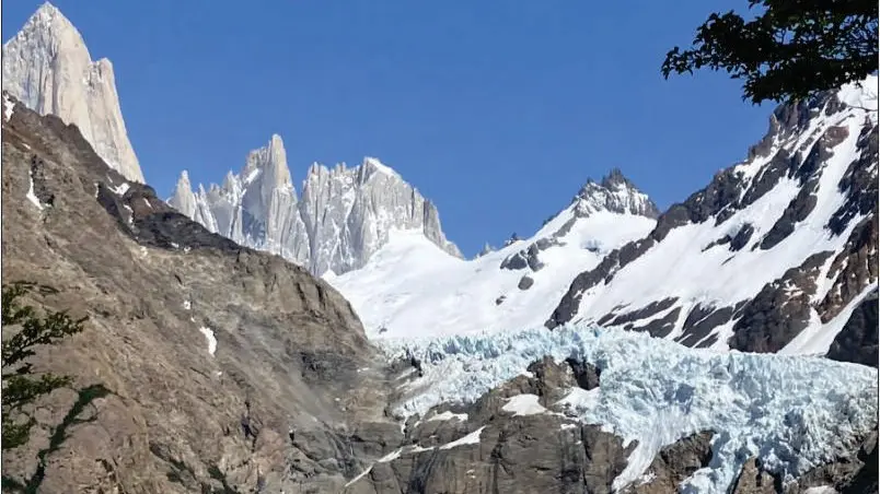 Glaciar de los Tres visto desde la laguna homónima